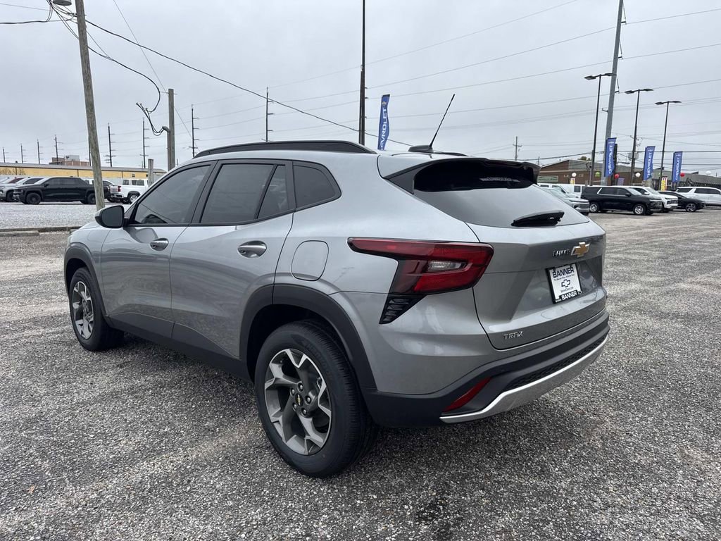 New 2026 Chevrolet Trax LT w/ Sunroof Package image 5