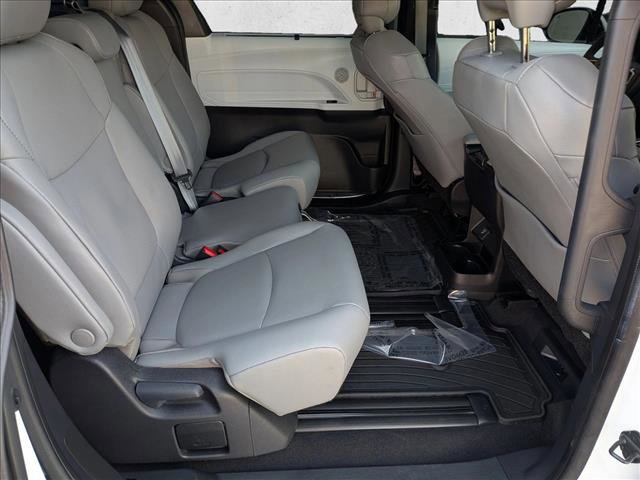 Used 2025 Toyota Sienna XLE w/ XLE Plus Package image 19