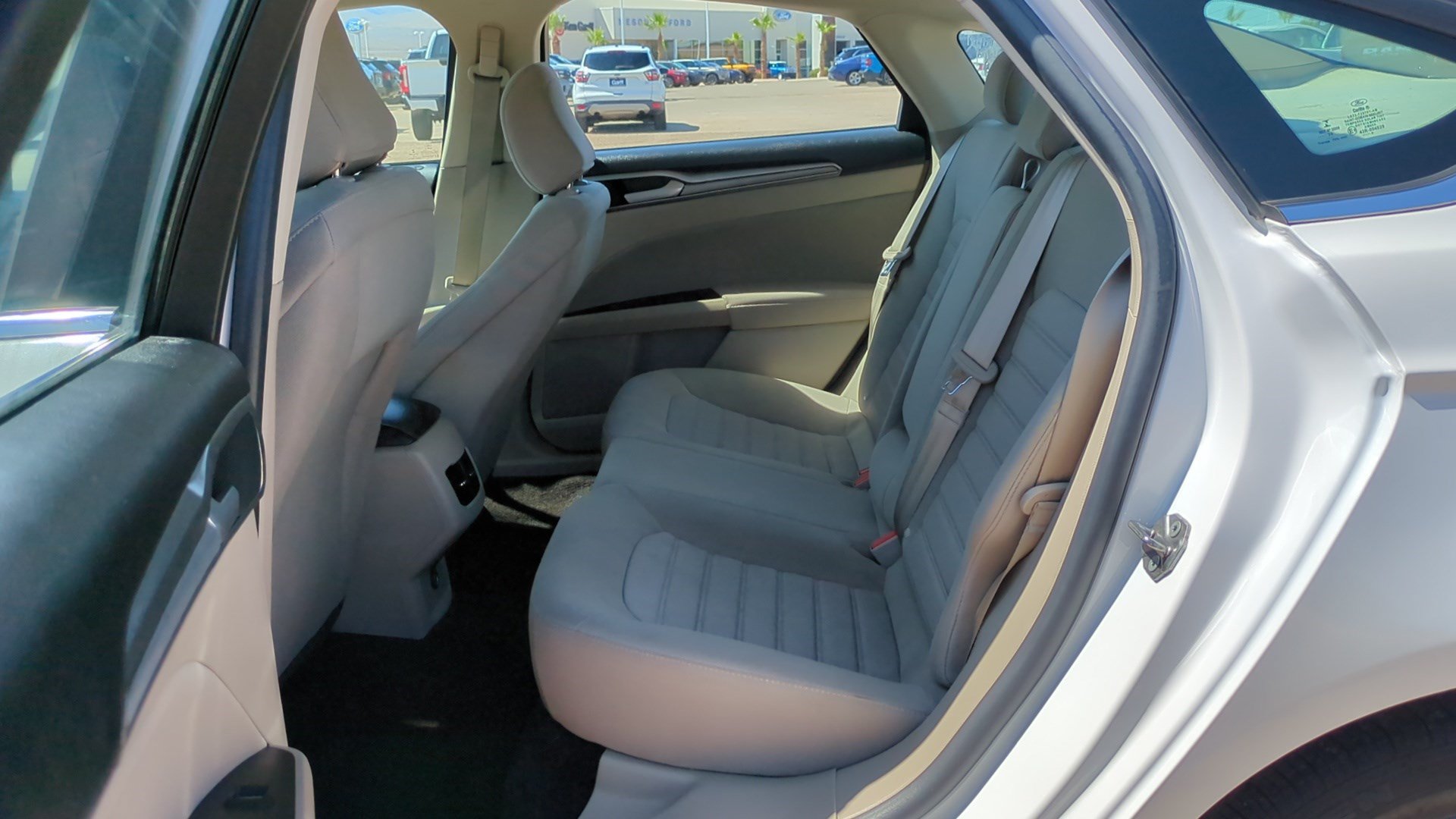 Used 2020 Ford Fusion SE FWD image 25