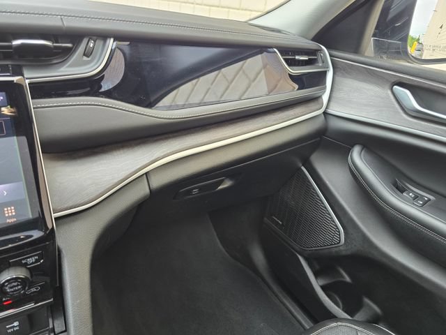 Used 2022 Jeep Grand Cherokee Limited 4xe w/ Luxury Tech Group II AWD/4WD image 38