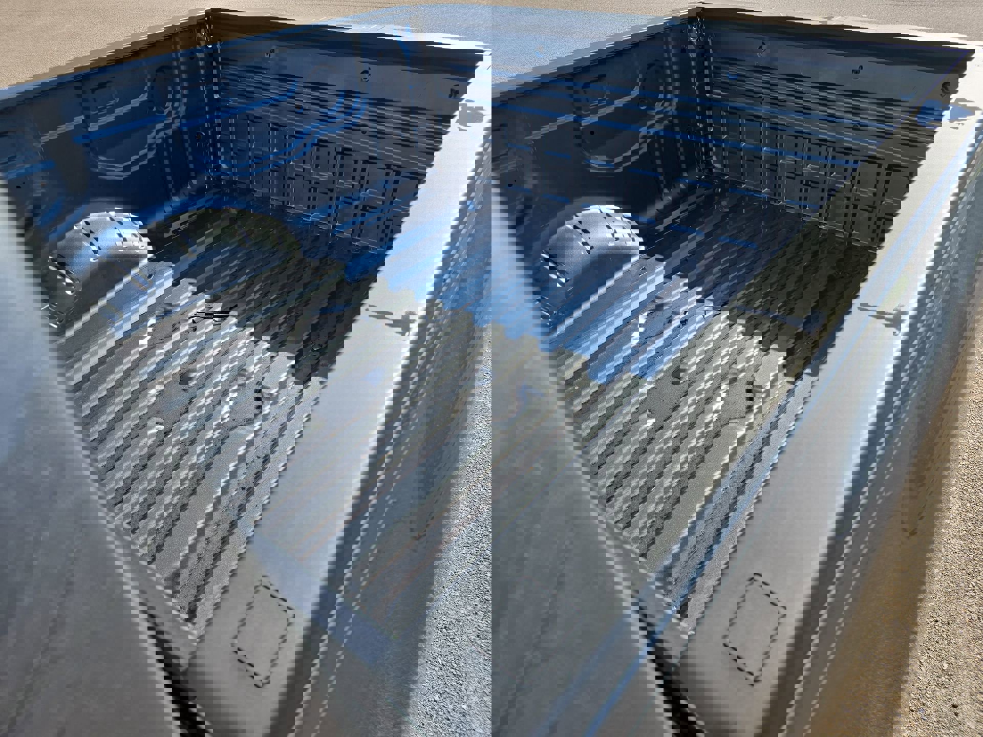 Used 2017 Nissan Titan SV image 21