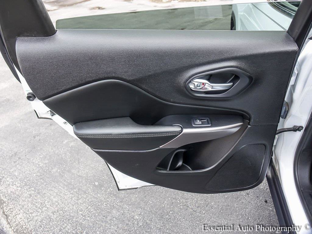 Used 2022 Jeep Cherokee Latitude Lux w/ Mopar Interior Package image 20