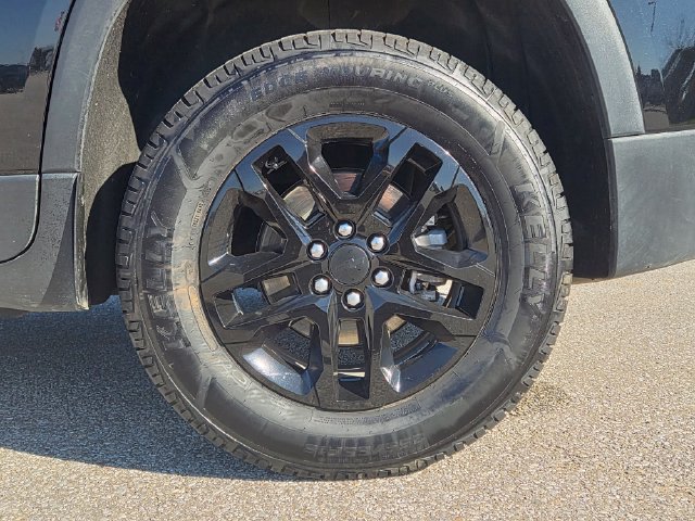 Used 2024 Chevrolet Traverse LS w/ Safety Package AWD/4WD image 9