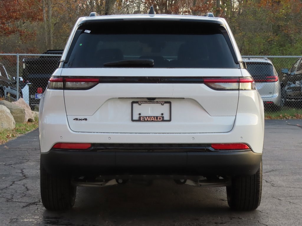 New 2025 Jeep Grand Cherokee Limited w/ Luxury Tech Group II image 16