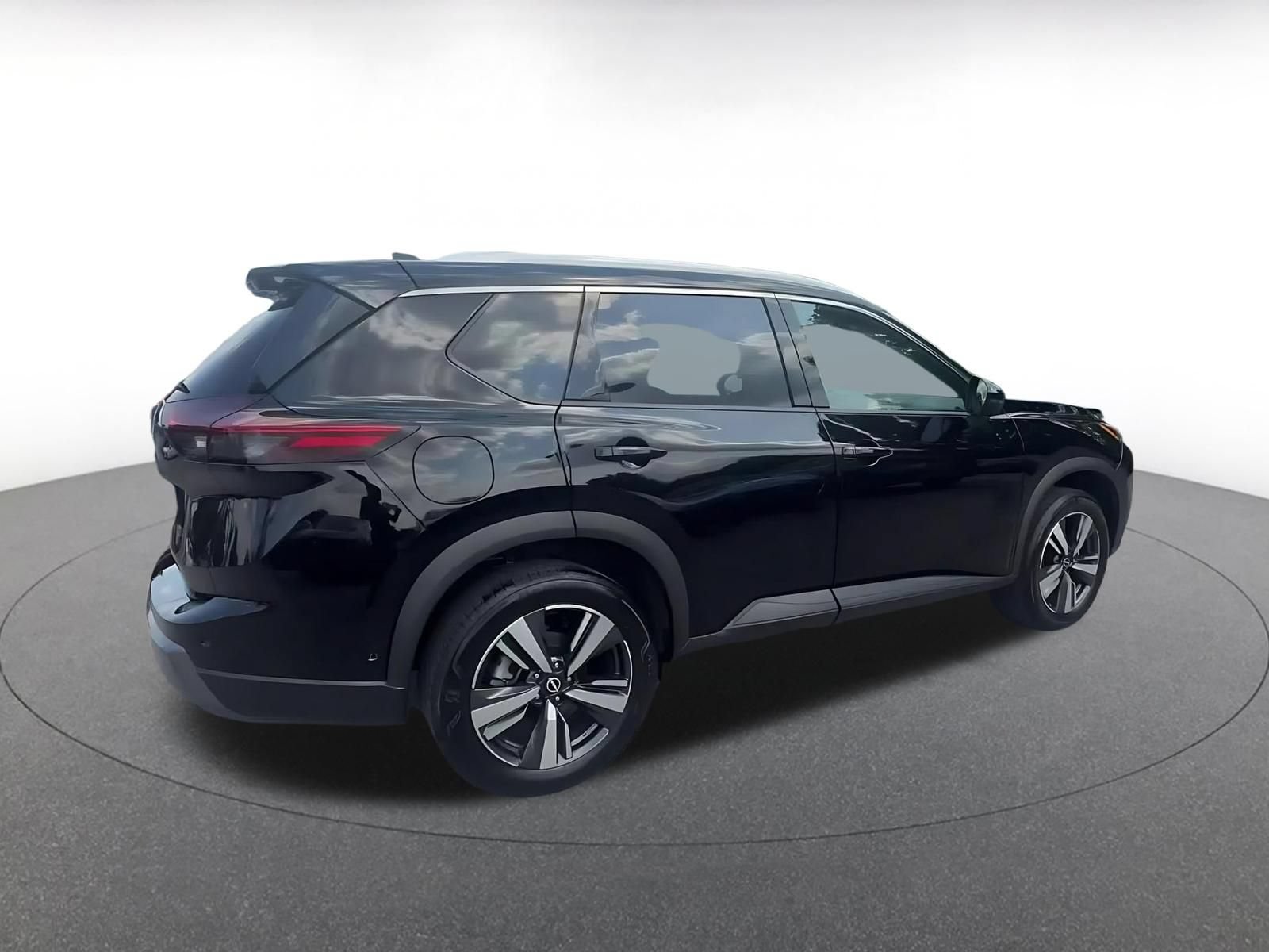 Used 2026 Nissan Rogue SL FWD image 14