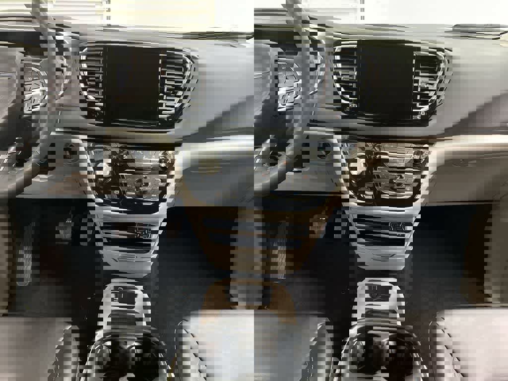 Used 2024 Chrysler Pacifica Touring-L image 26