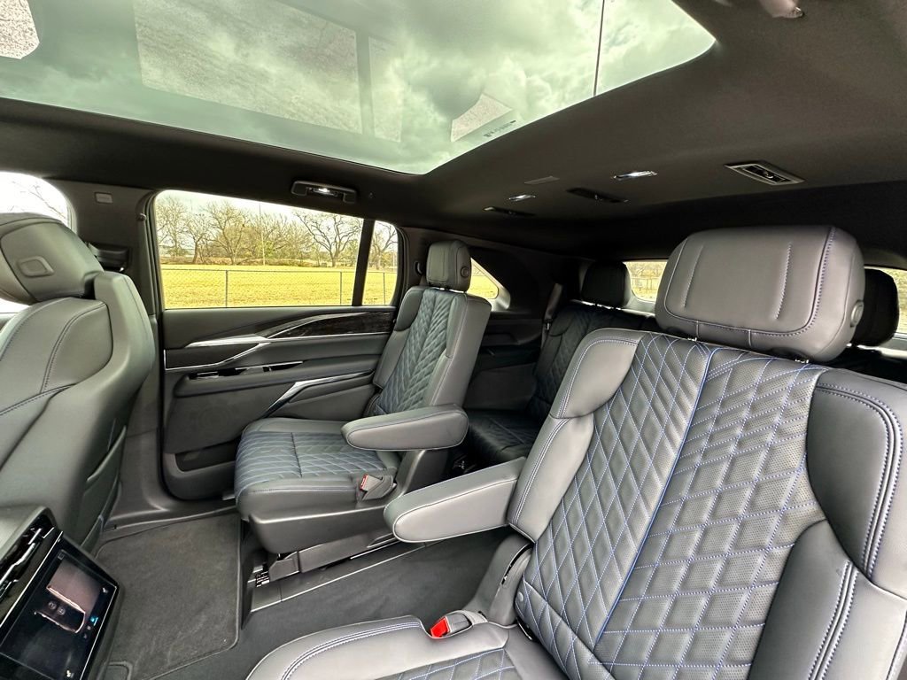 New 2025 Cadillac Escalade IQ Sport 1 w/ LPO, ONYX Package AWD/4WD image 28