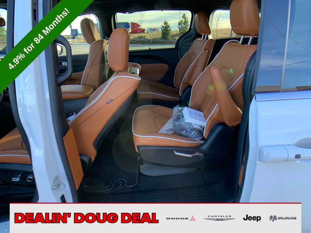 New 2026 Chrysler Pacifica Pinnacle image 25