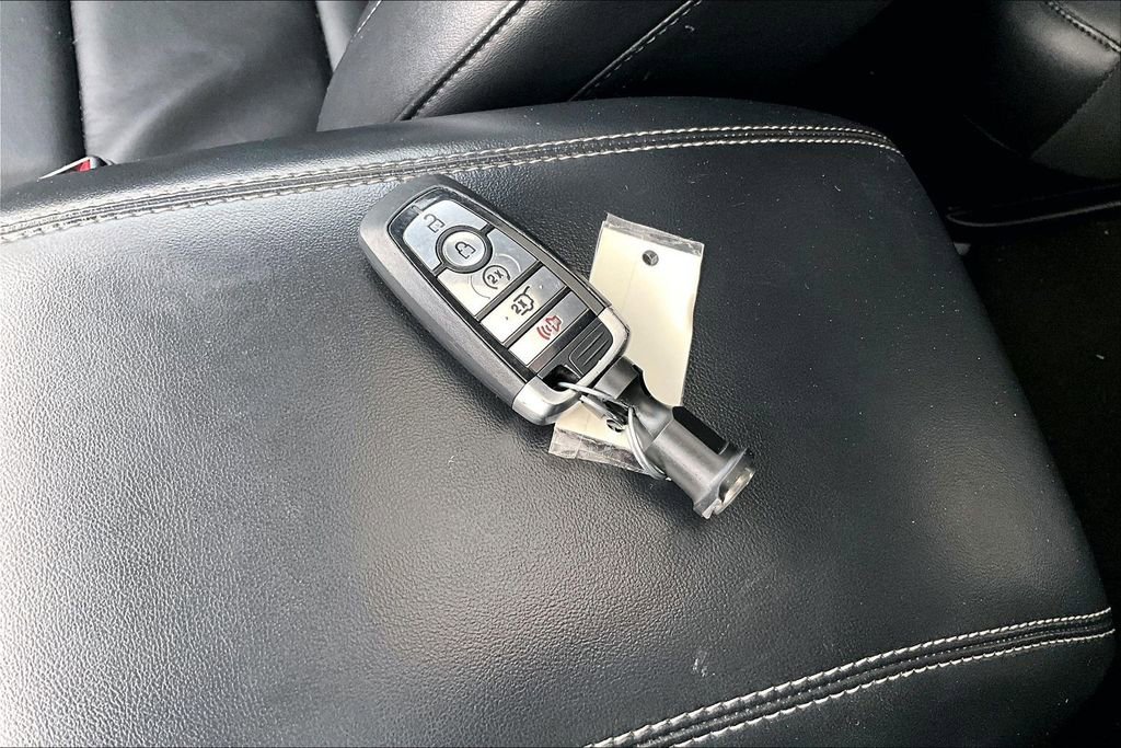 Used 2022 Ford Explorer XLT w/ Equipment Group 202A image 12