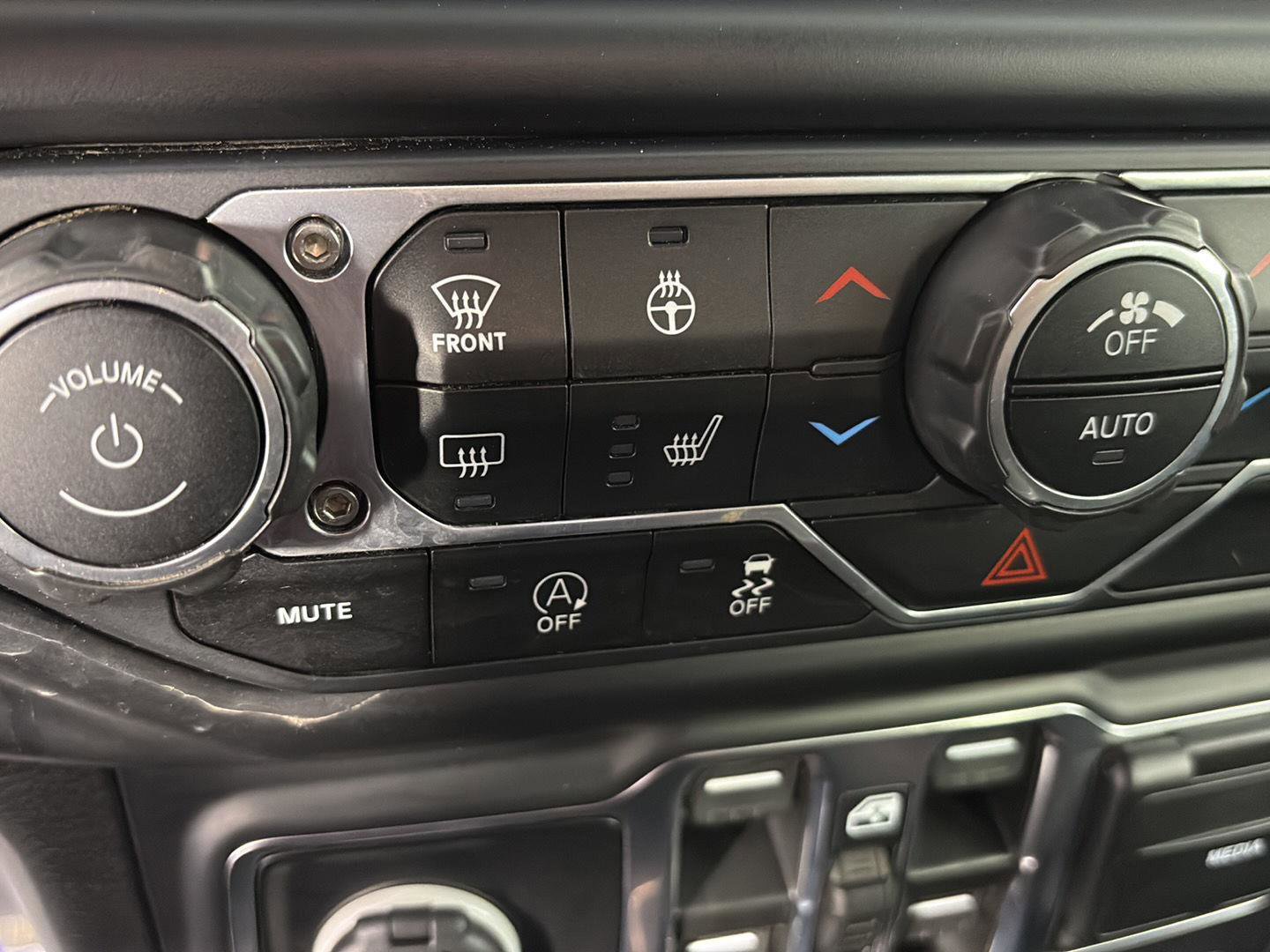 Used 2023 Jeep Wrangler Unlimited Rubicon AWD/4WD image 37