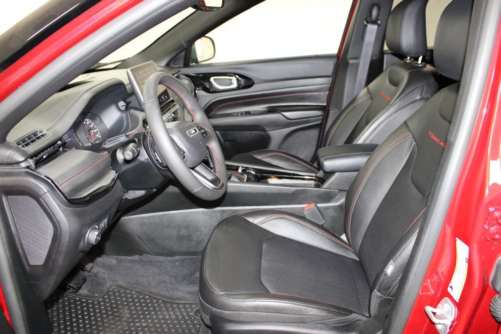 Used 2025 Jeep Compass Trailhawk AWD/4WD image 18