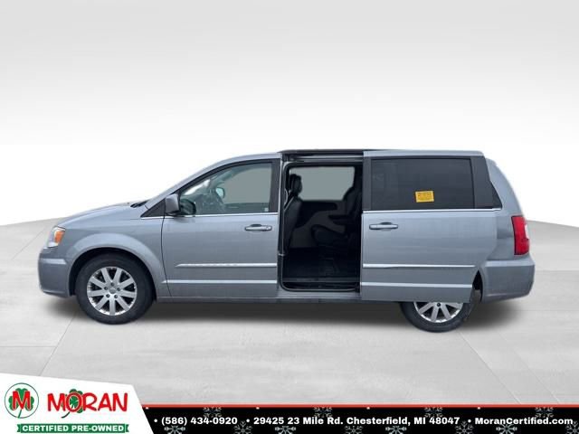 Used 2013 Chrysler Town & Country Touring image 25