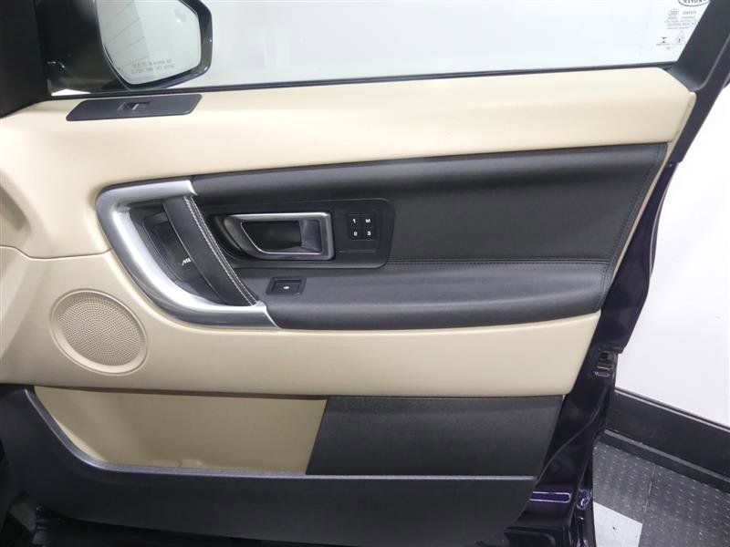 Used 2019 Land Rover Discovery Sport HSE image 19