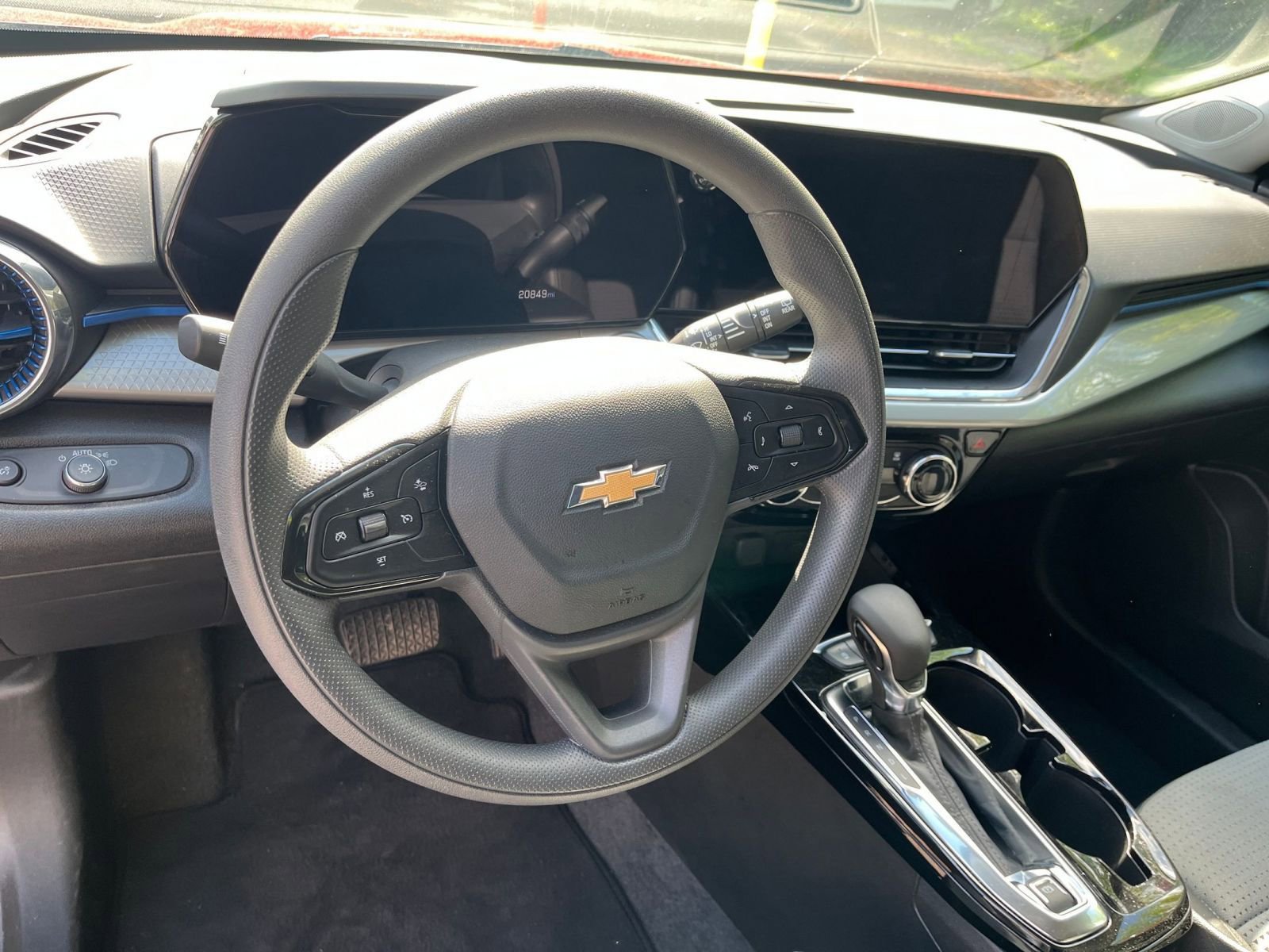 Used 2025 Chevrolet Trax LT image 27