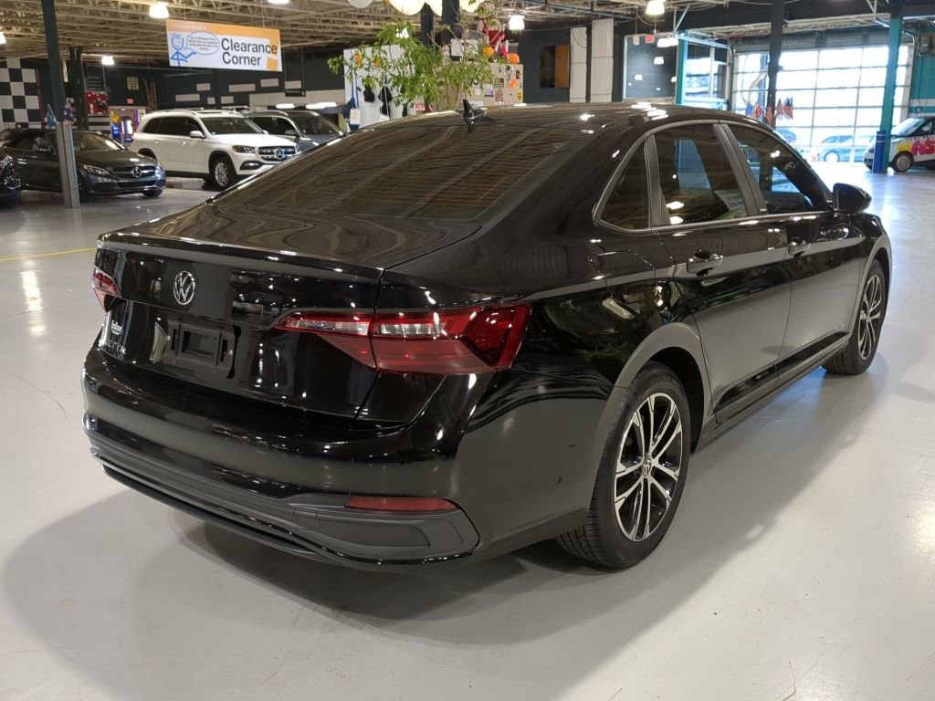 Used 2024 Volkswagen Jetta Sport image 6