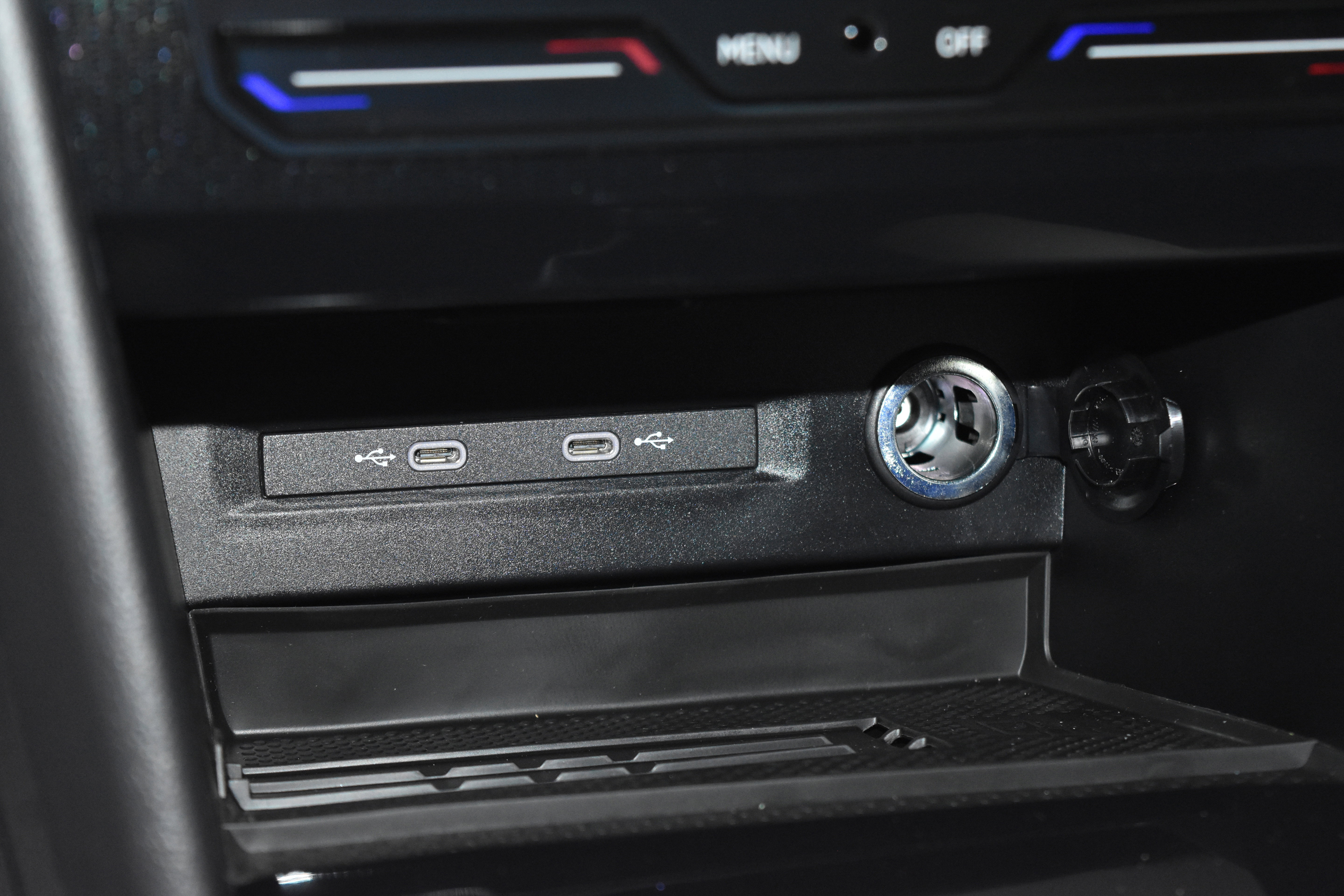 New 2025 Volkswagen Taos SE image 11