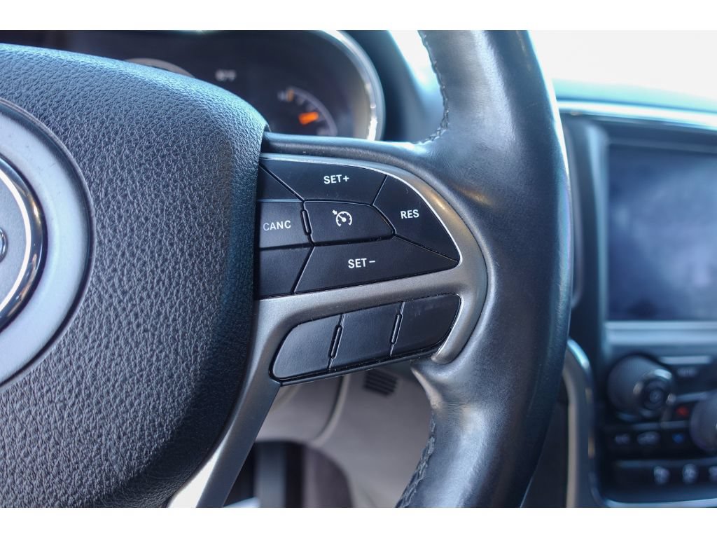 Used 2018 Jeep Grand Cherokee Altitude RWD image 16