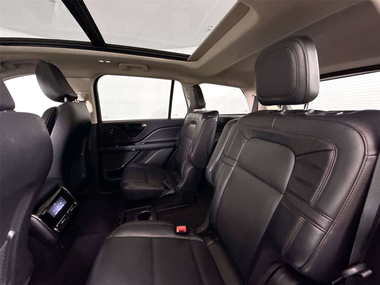 Used 2022 Lincoln Aviator Reserve AWD/4WD image 31