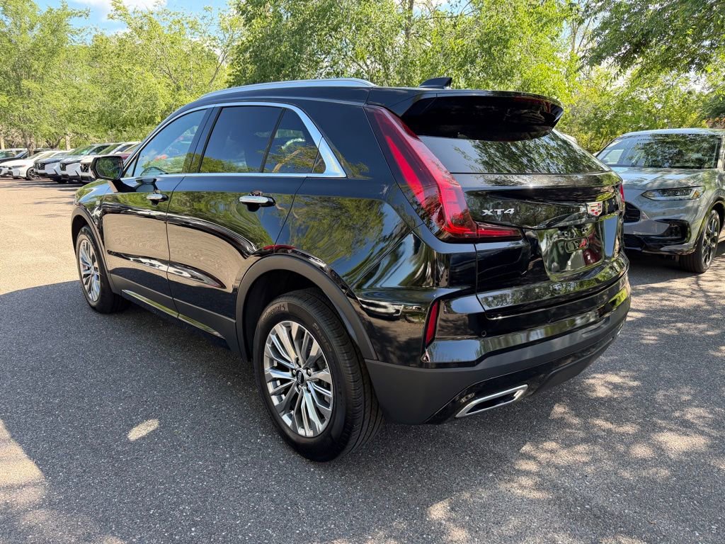 Used 2025 Cadillac XT4 Premium Luxury image 4