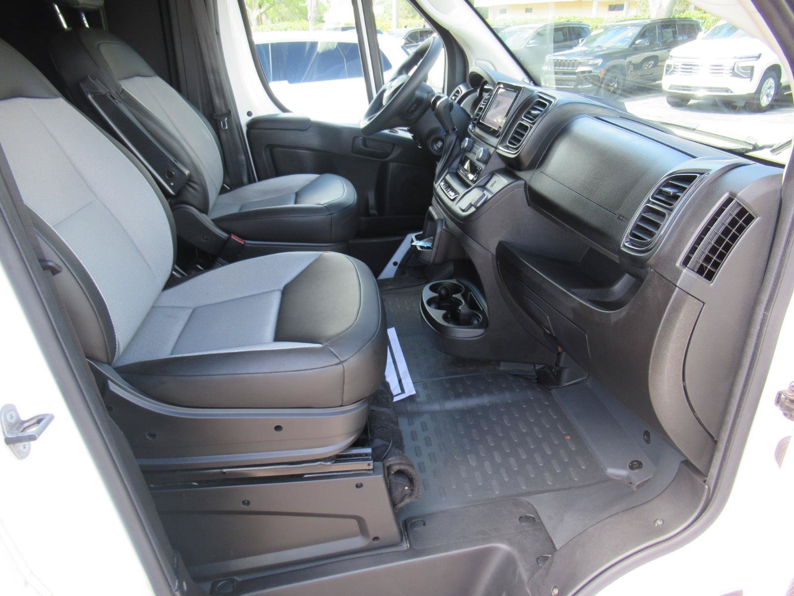 Used 2026 RAM ProMaster 2500 w/ Convenience Group FWD image 10