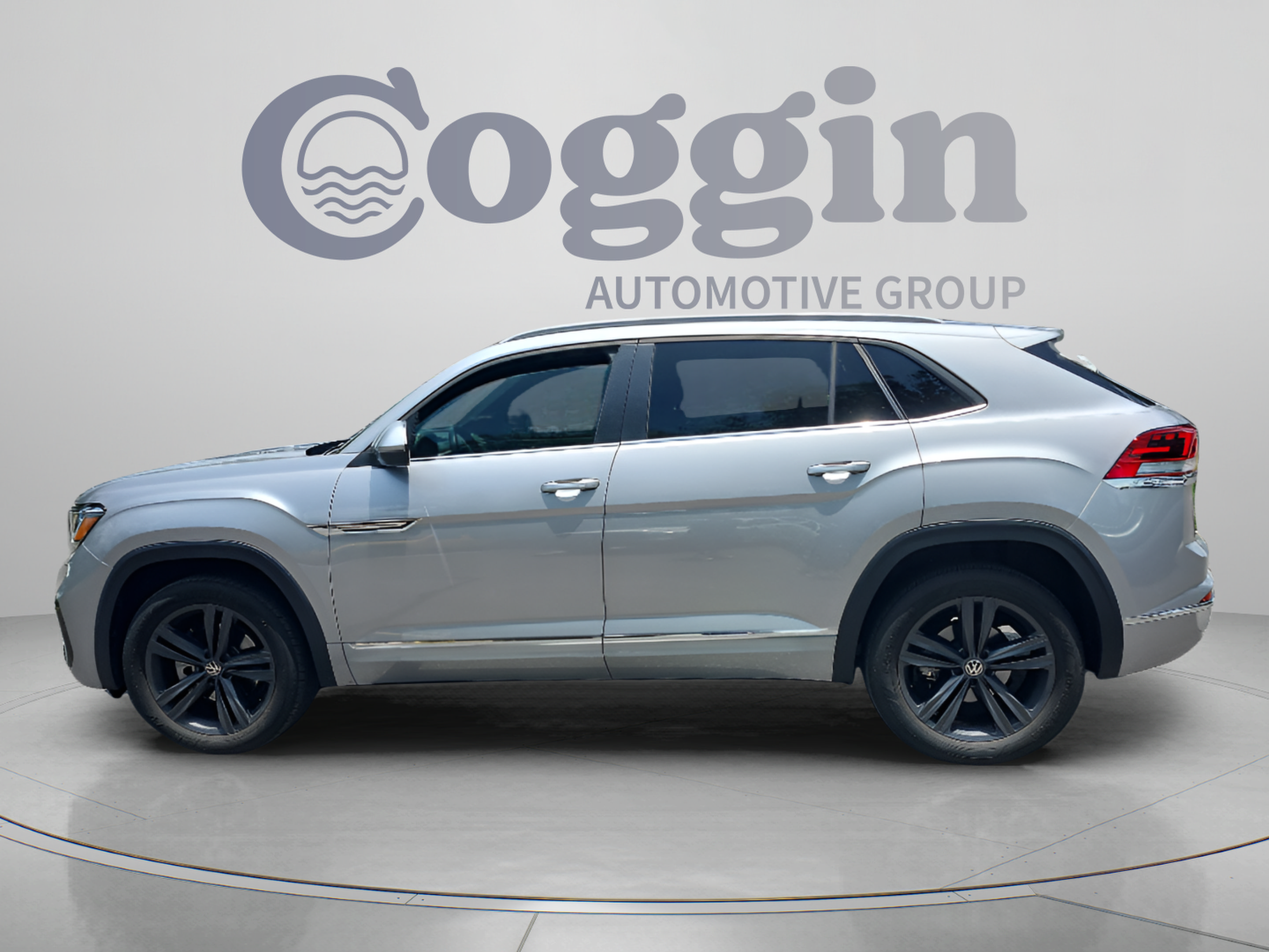 Used 2020 Volkswagen Atlas Cross Sport SE FWD image 2