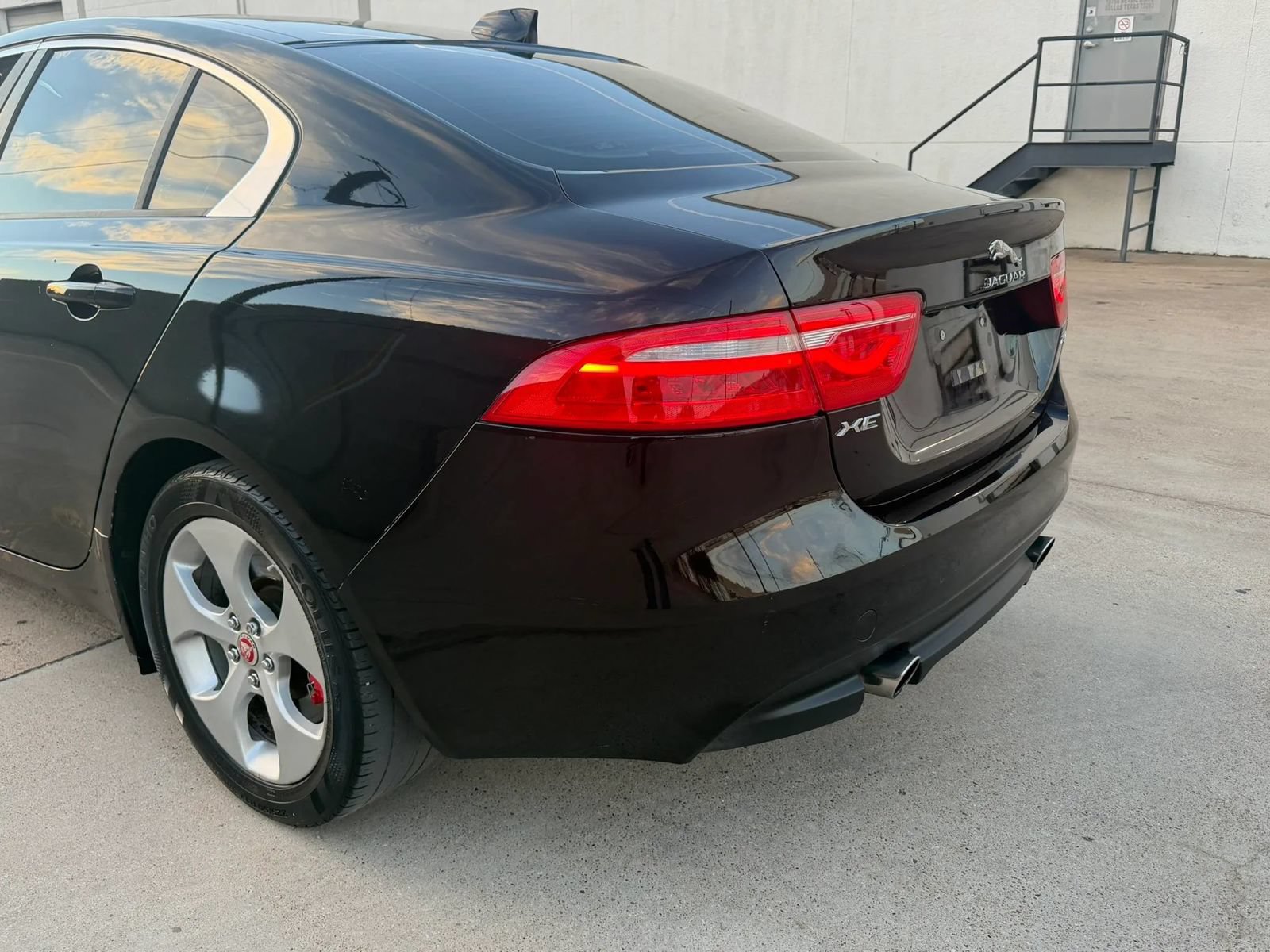 Used 2017 Jaguar XE RWD image 6