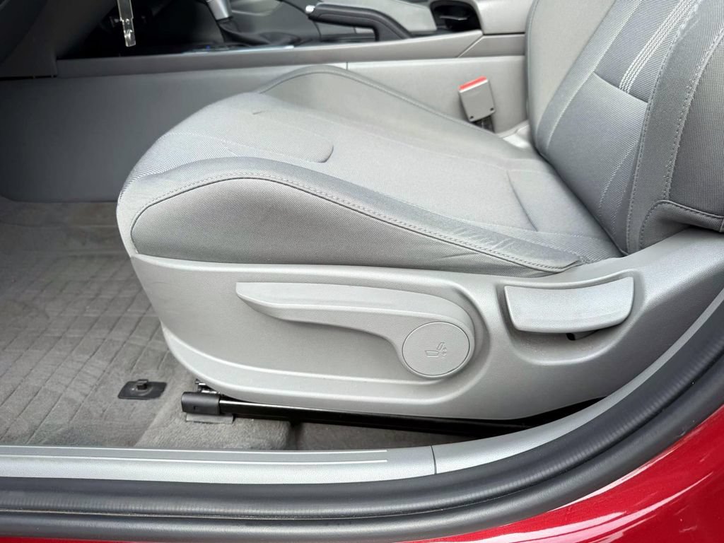 Certified 2024 Hyundai Elantra SE FWD image 18