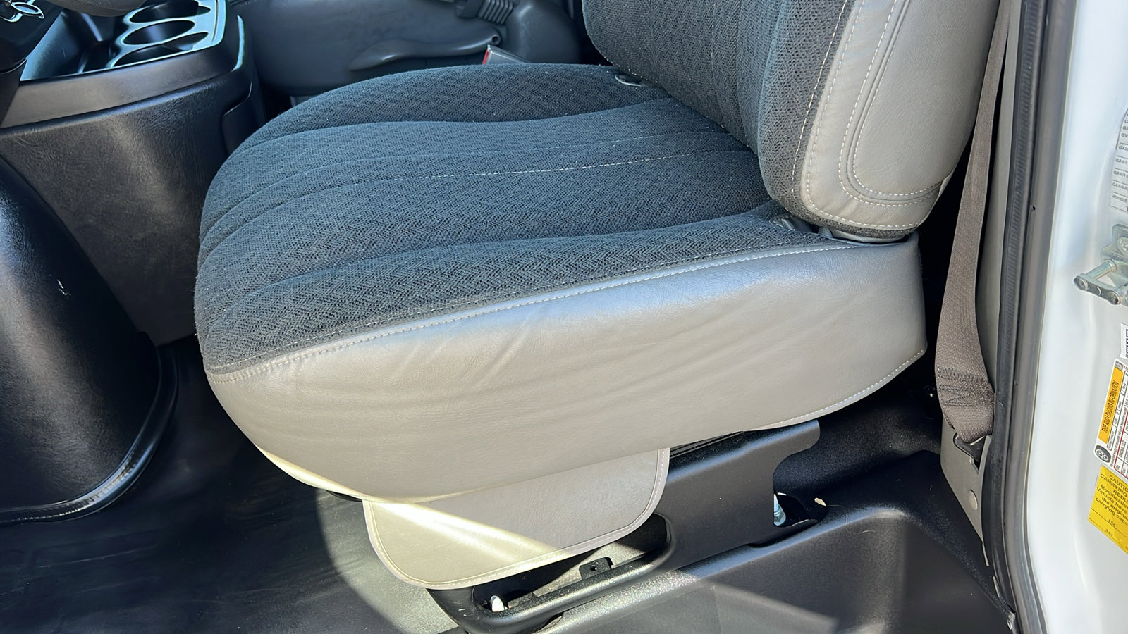 Certified 2023 Chevrolet Express 2500 w/ Driver Convenience Package image 17