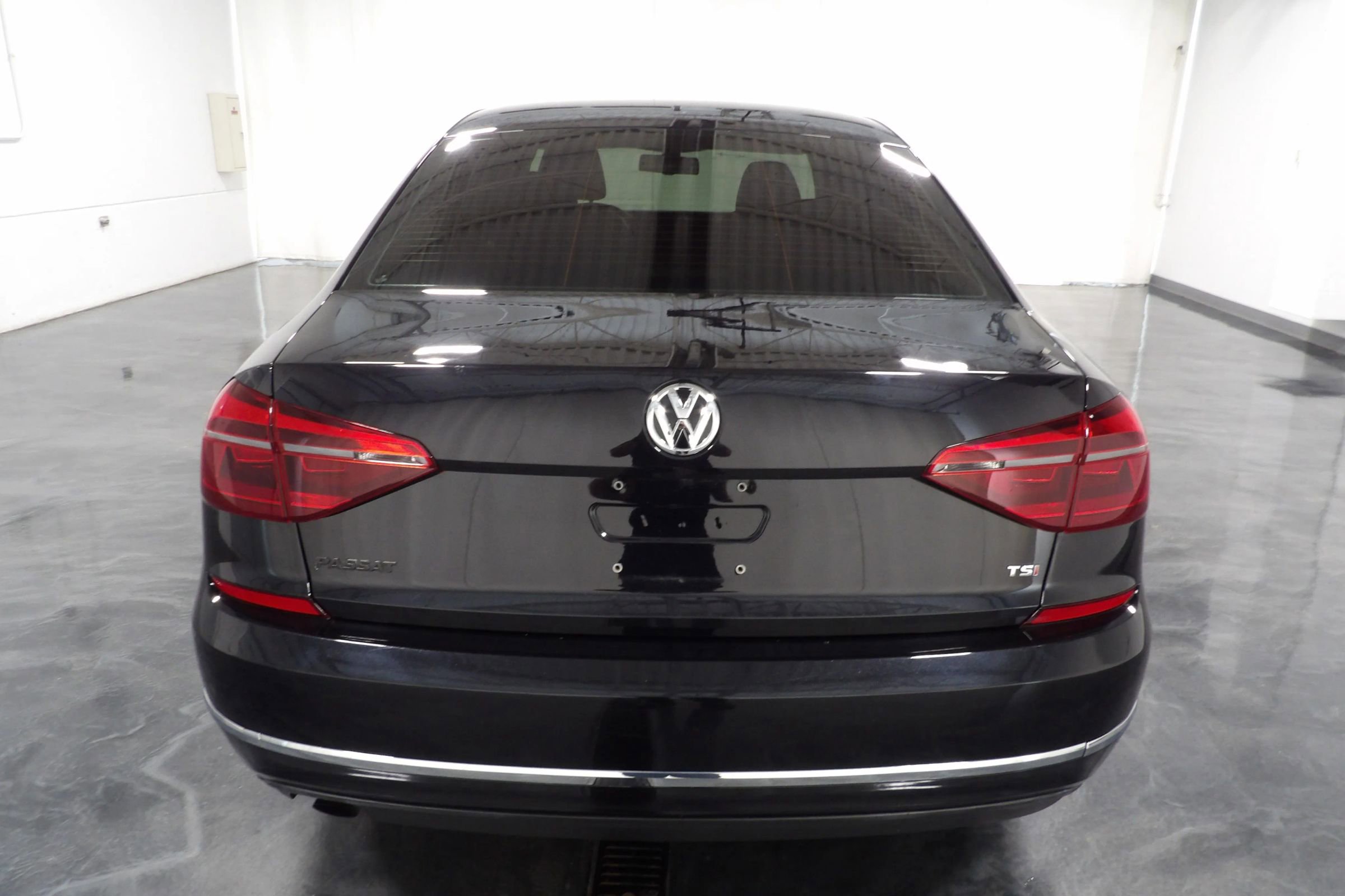 Used 2018 Volkswagen Passat 2.0T S image 5