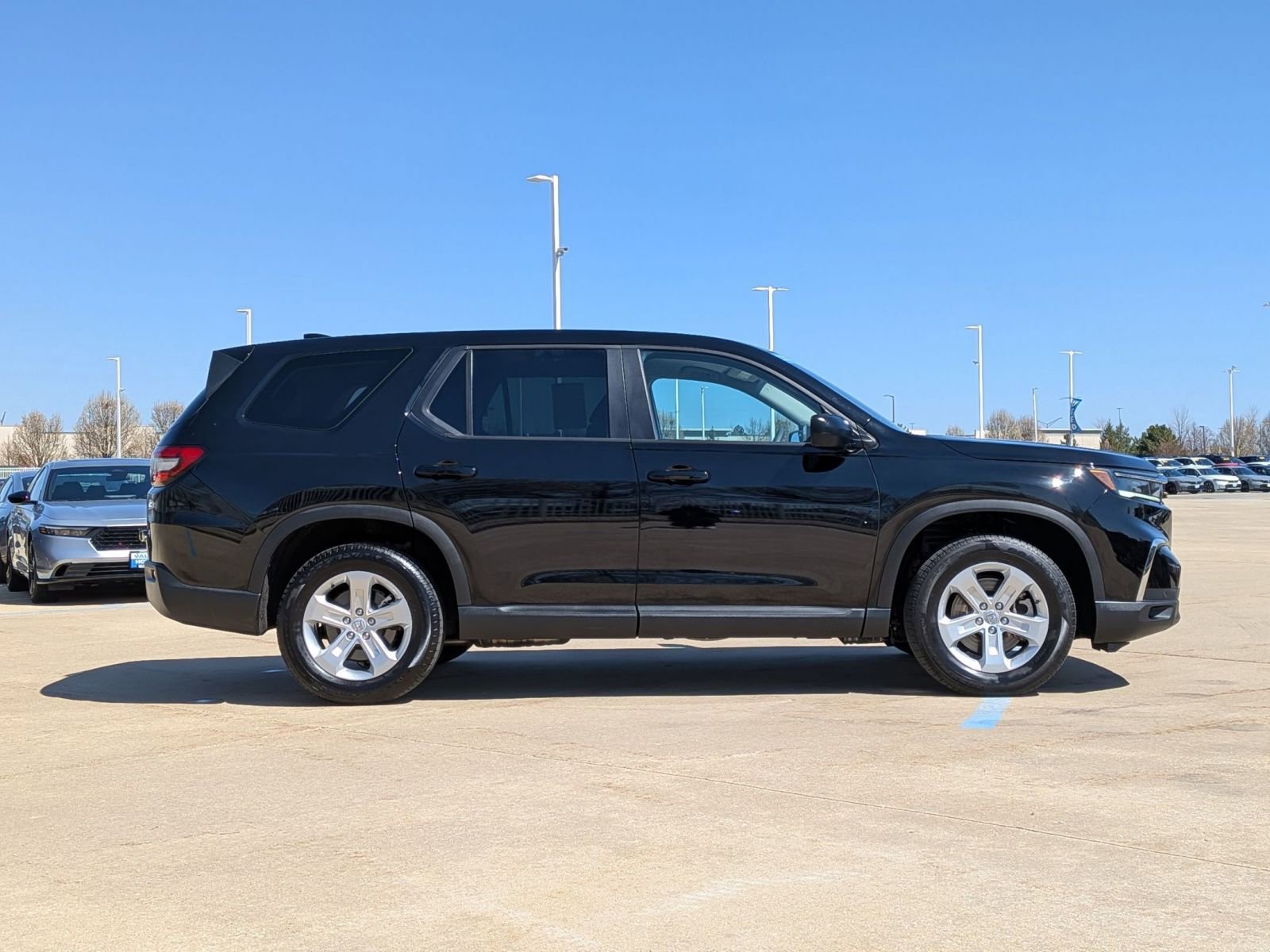 Certified 2023 Honda Pilot LX image 5