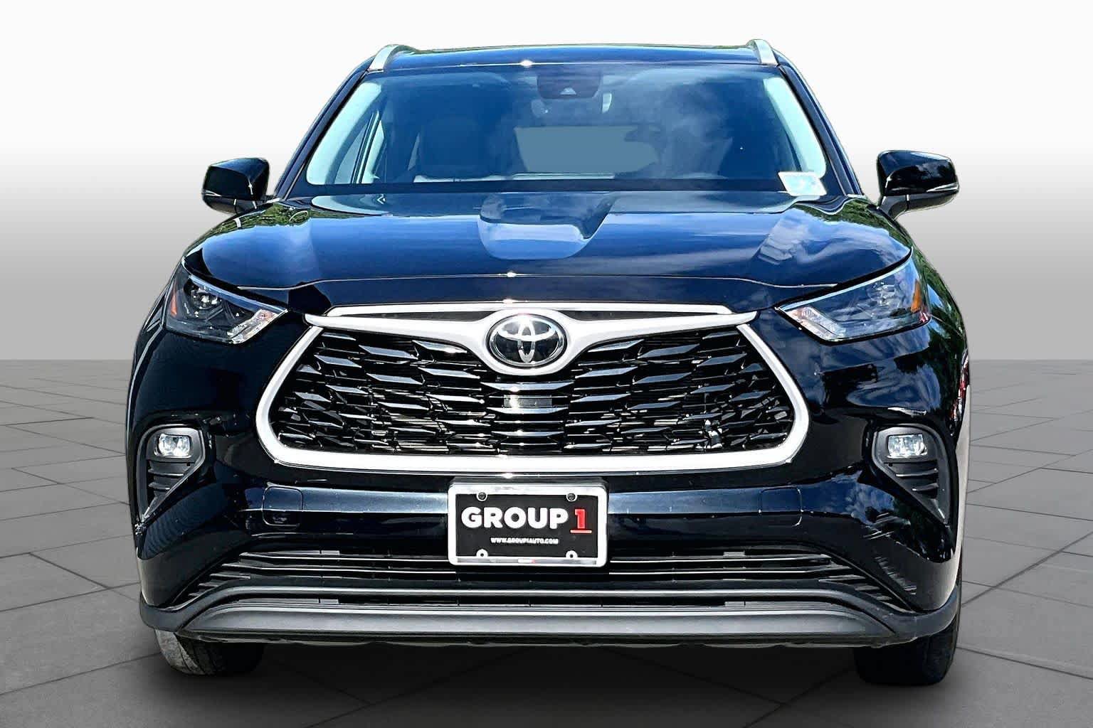 Used 2023 Toyota Highlander XLE AWD/4WD image 4