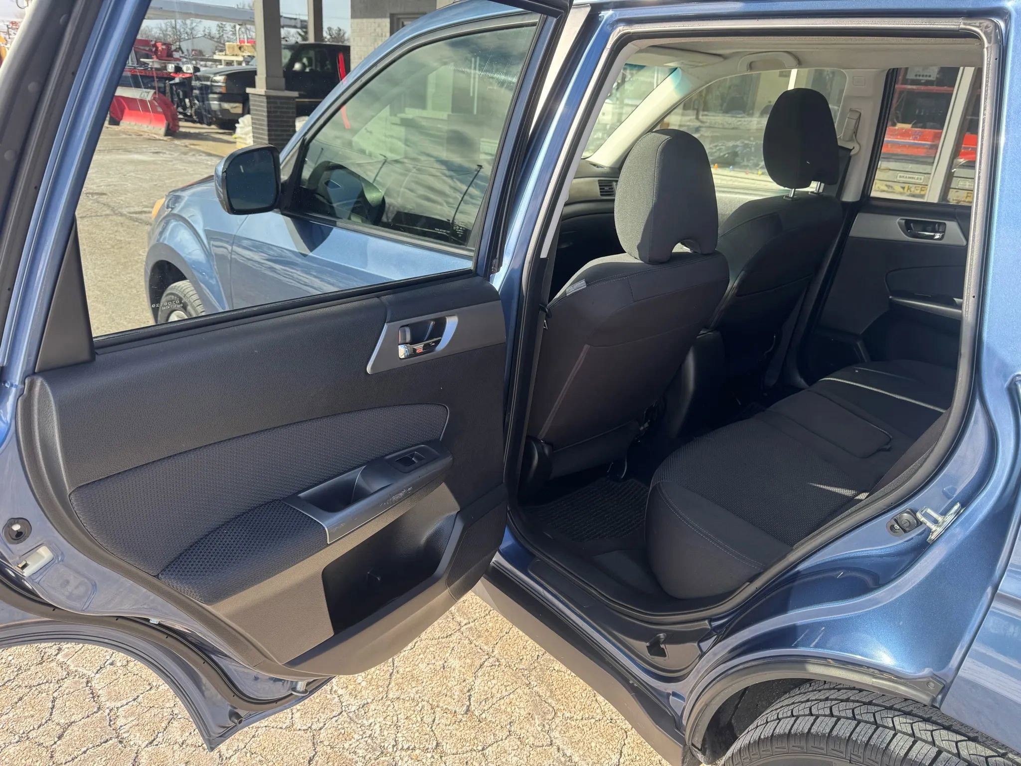 Used 2012 Subaru Forester 2.5X Premium w/ All-Weather Pkg image 12