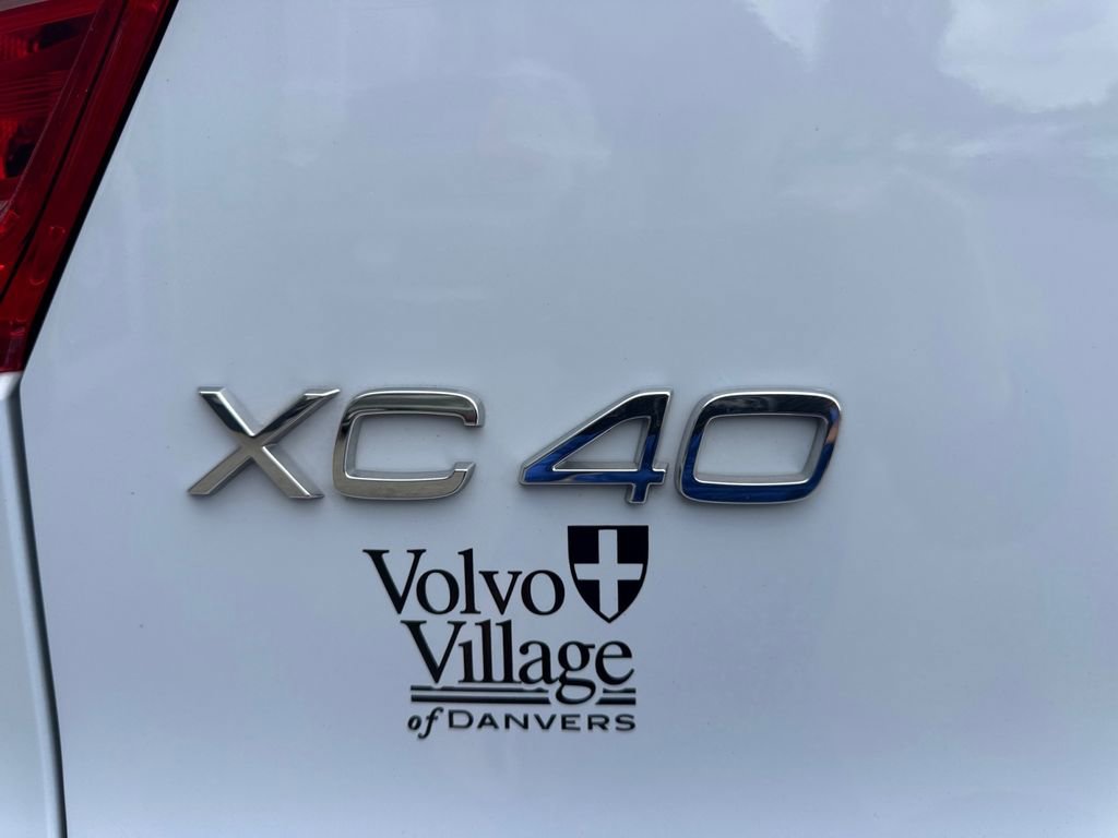 Used 2025 Volvo XC40 B5 Core AWD/4WD image 10