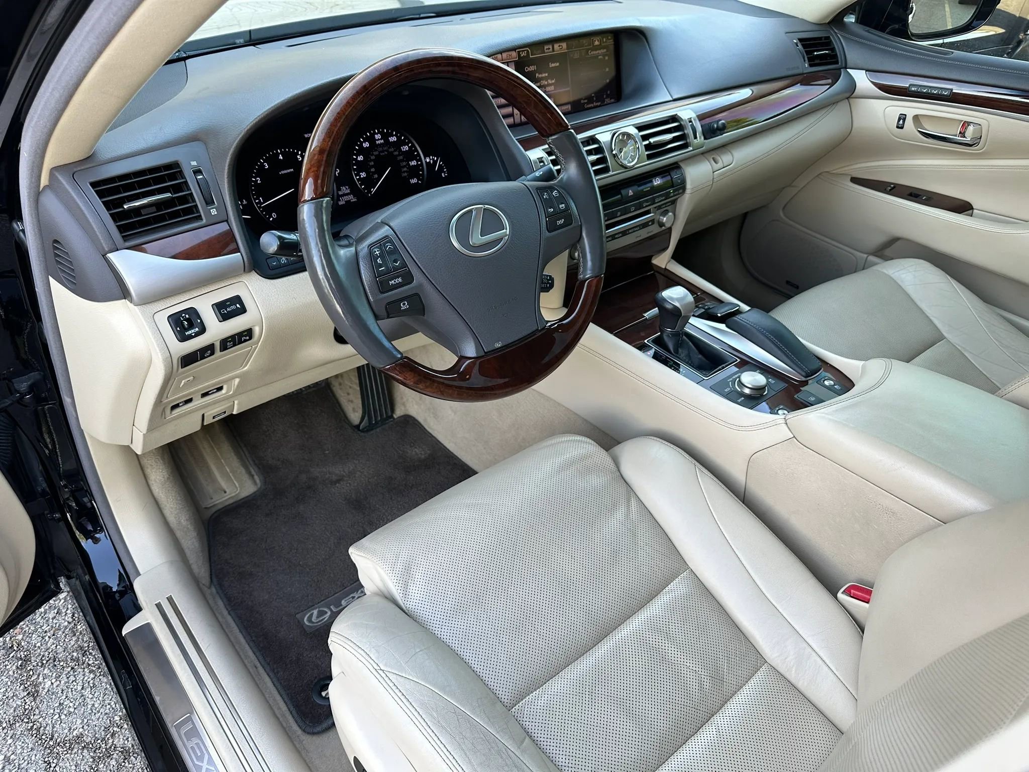 Used 2013 Lexus LS 460 w/ Comfort Pkg RWD image 12