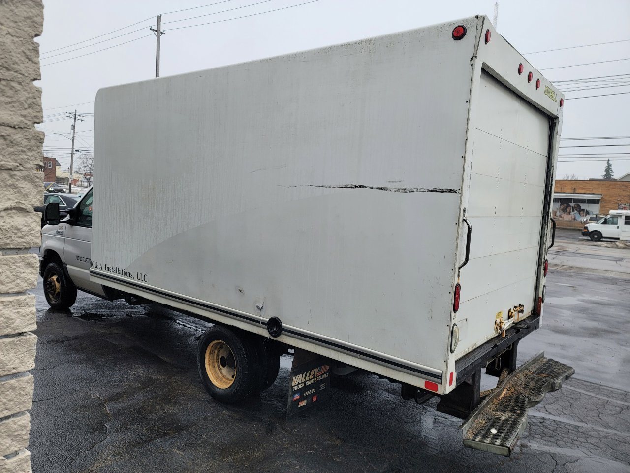 Used 2017 Ford E-350 and Econoline 350 Super Duty w/ Power Windows & Locks Group image 6