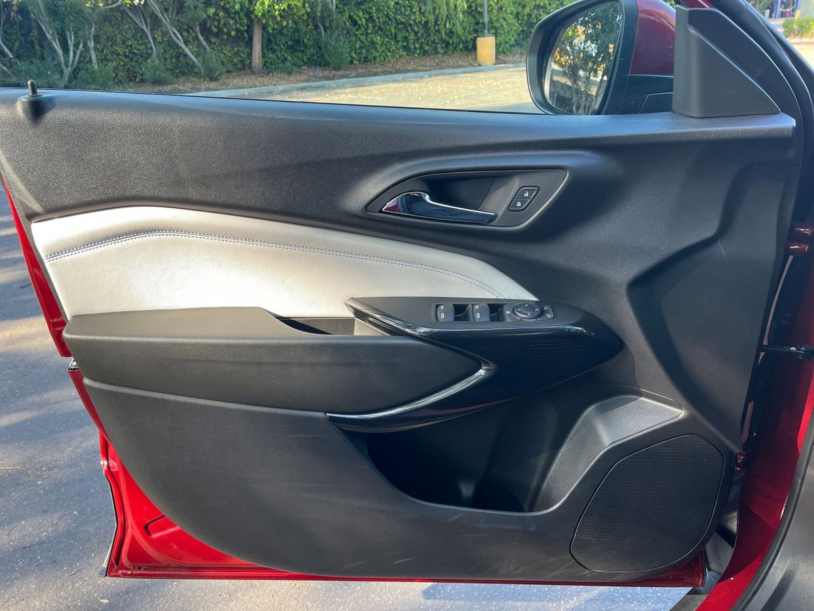 Used 2025 Chevrolet Trax LT image 20