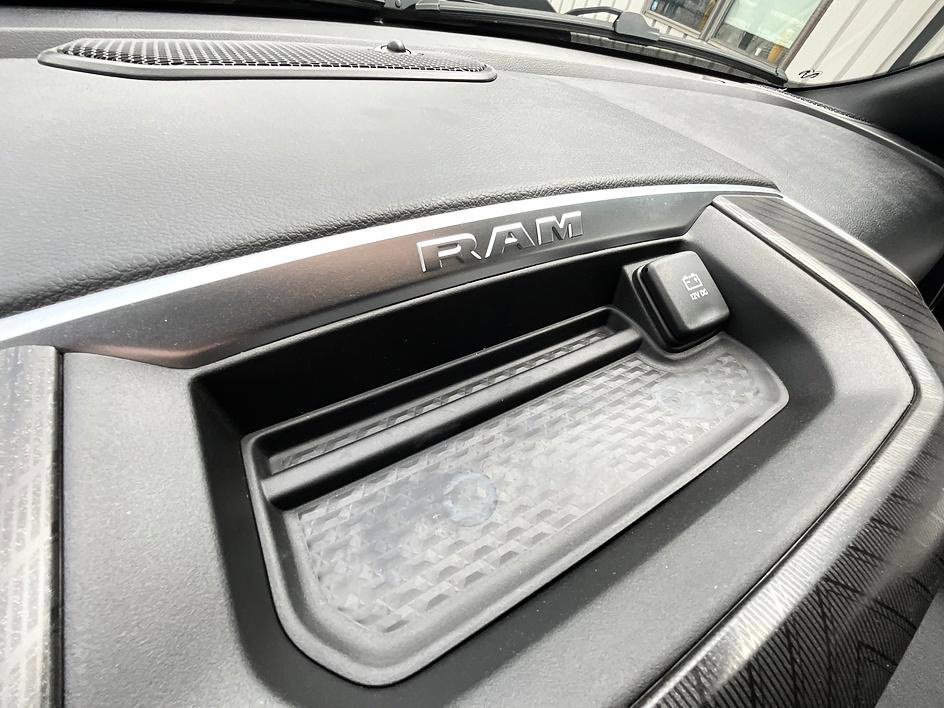 New 2026 RAM 1500 Express AWD/4WD image 19