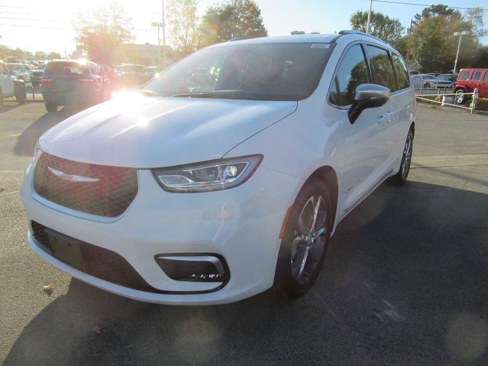 New 2026 Chrysler Pacifica Pinnacle image 1