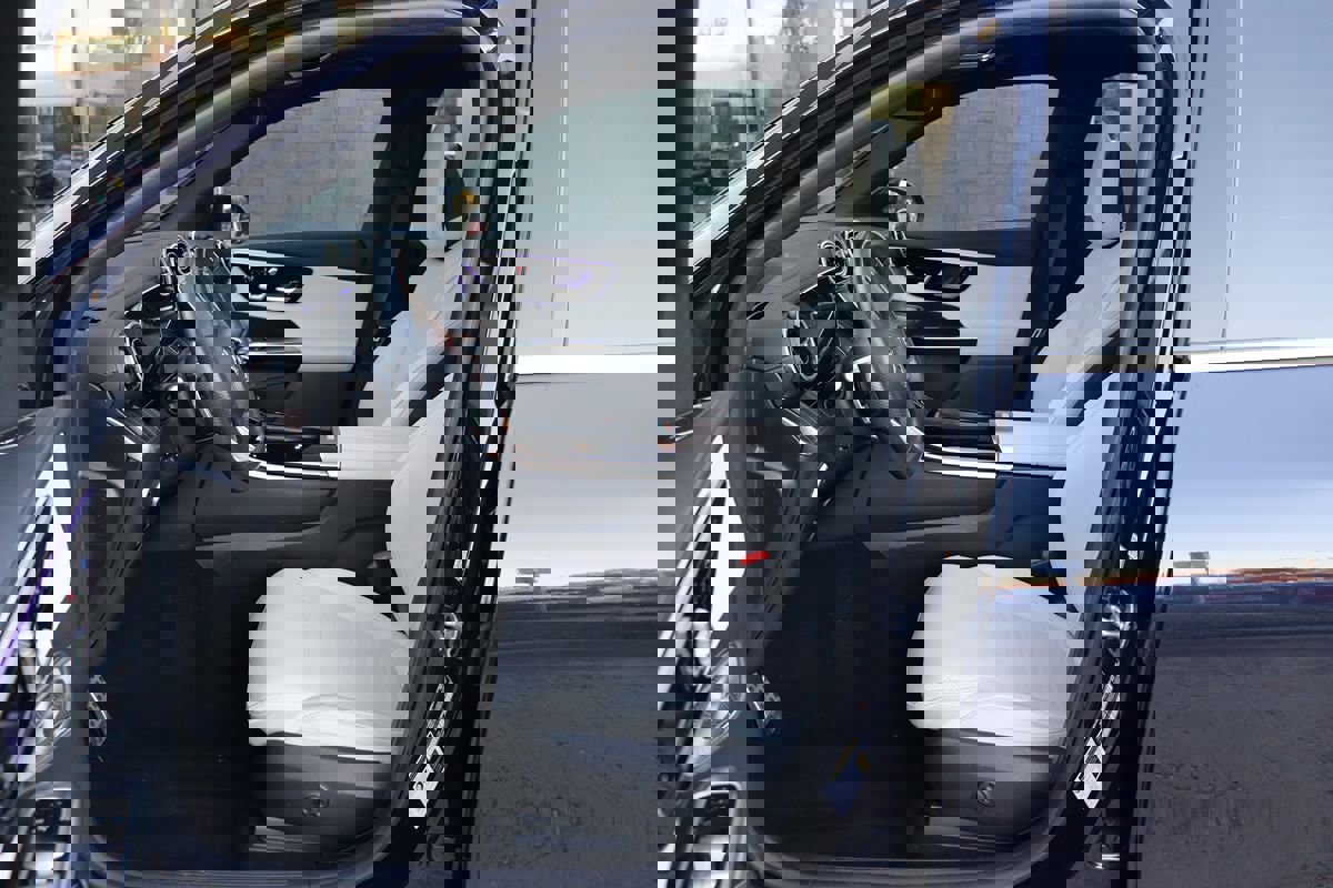 Used 2024 Mercedes-Benz GLC 300 4MATIC w/ AMG Line image 31