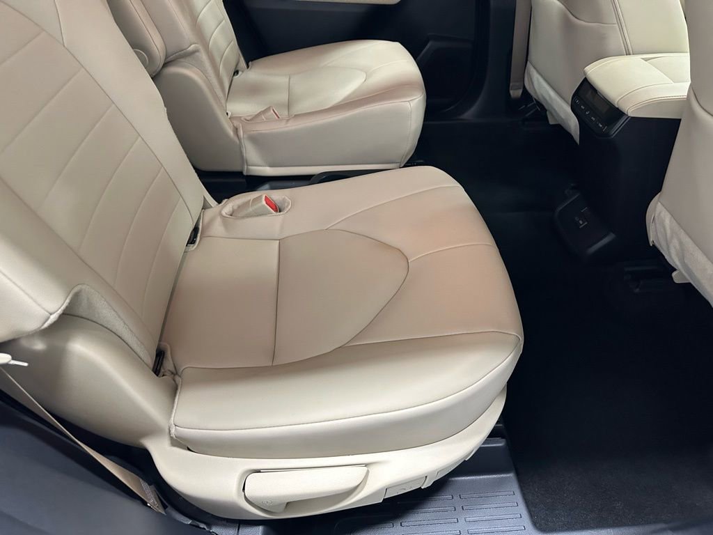 Used 2025 Toyota Highlander XLE image 55
