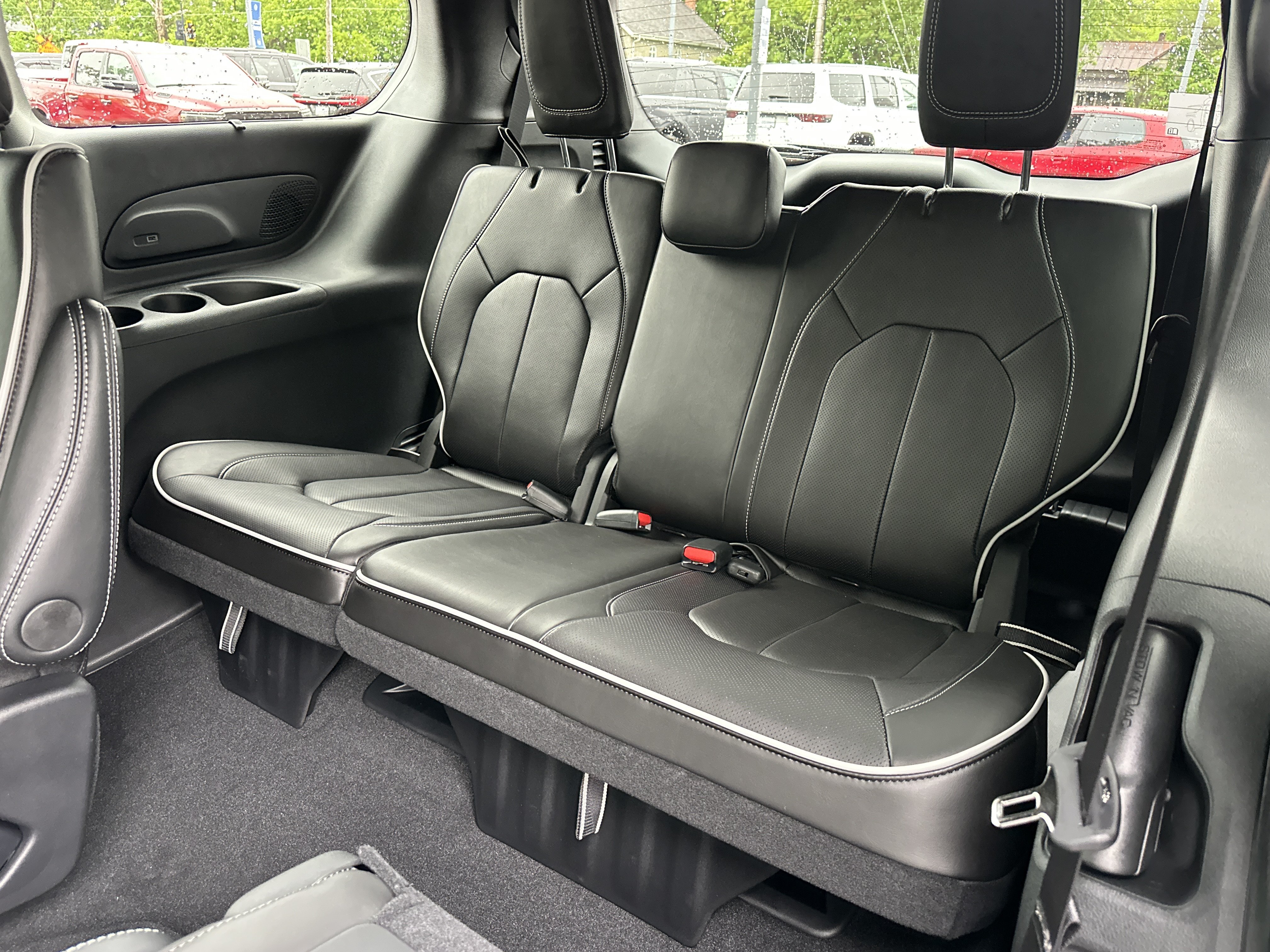 New 2027 Chrysler Pacifica Limited FWD image 30