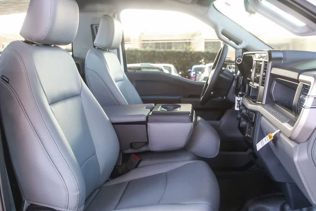 New 2026 Ford F350 XL w/ XL Chrome Package image 23