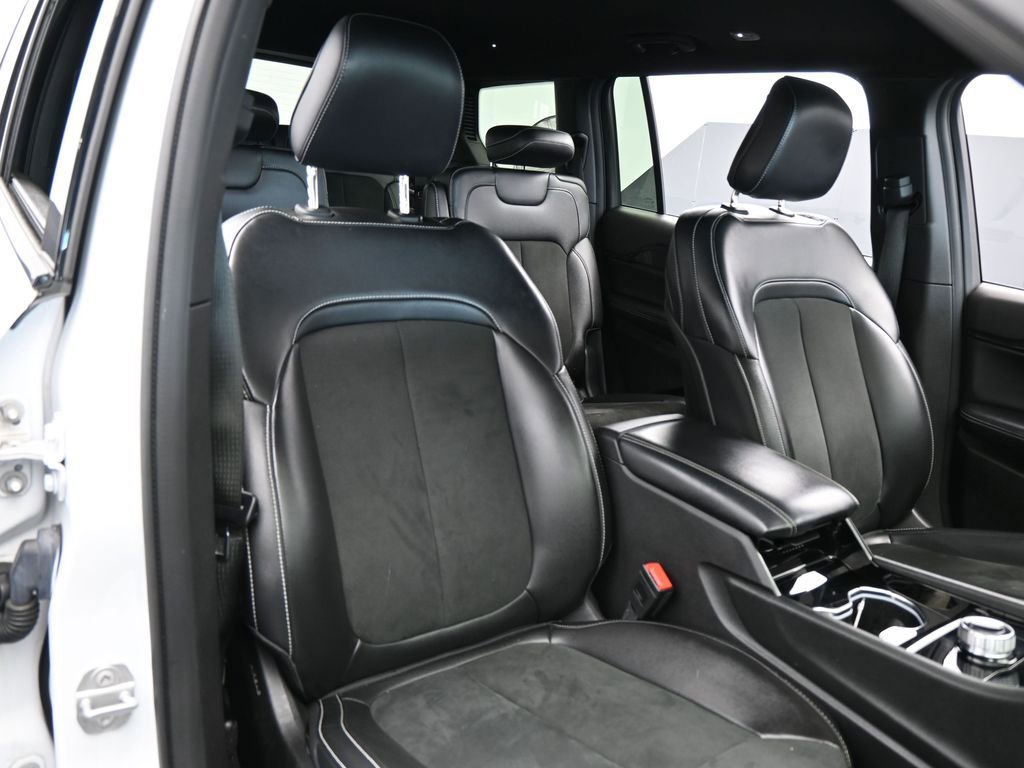 Used 2023 Jeep Grand Cherokee L Laredo RWD image 46