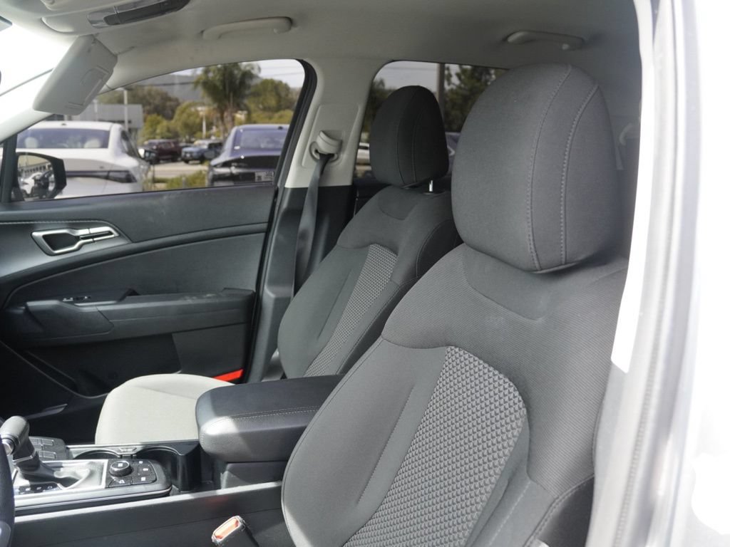 Used 2024 Kia Sportage LX FWD image 16