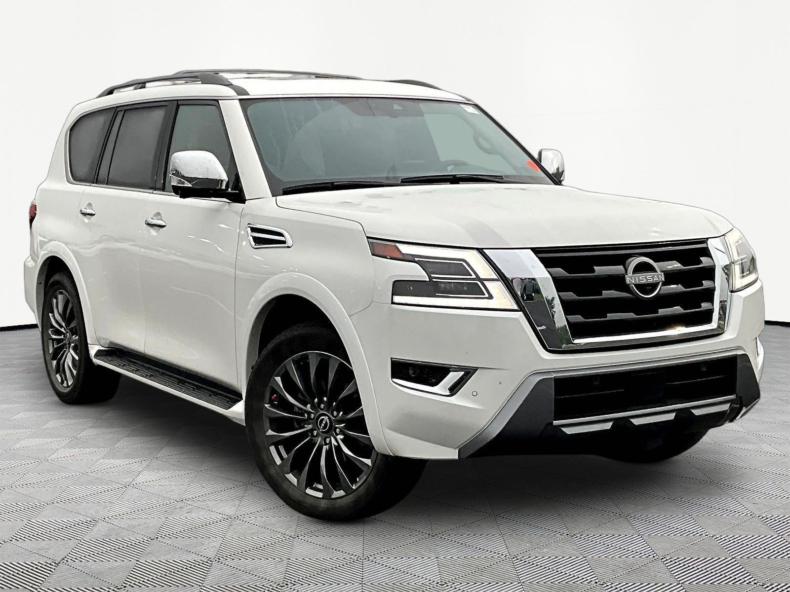Used 2024 Nissan Armada Platinum w/ Captain's Chairs Package AWD/4WD image 3