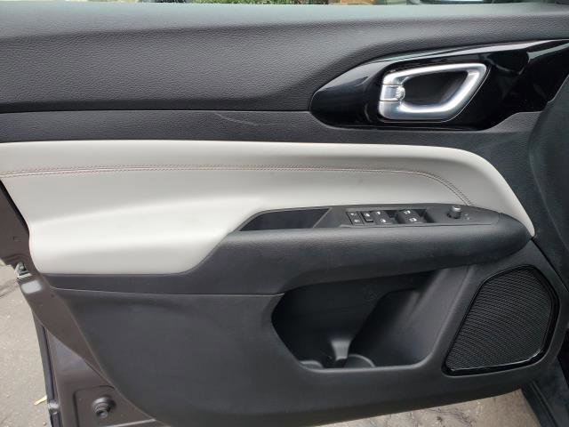 Used 2022 Jeep Compass Limited image 19