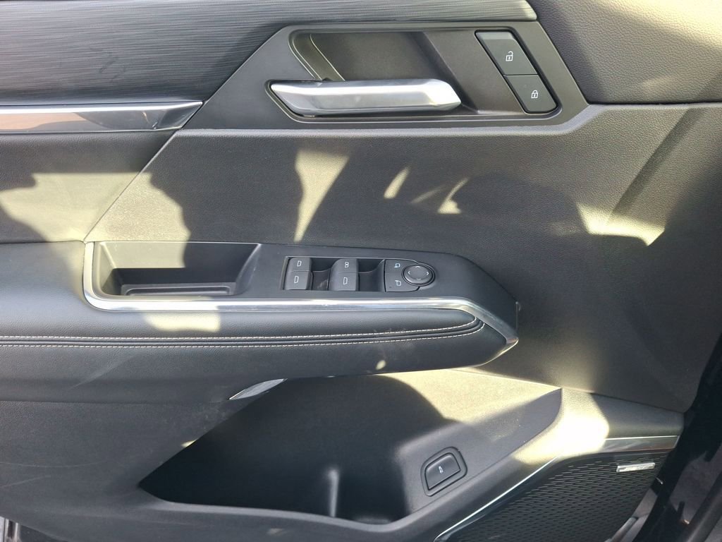 Used 2024 GMC Acadia Elevation image 27