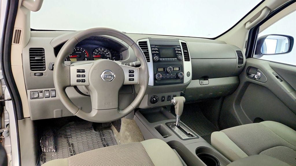 Used 2013 Nissan Frontier SV w/ SV Value Truck Pkg AWD/4WD image 12
