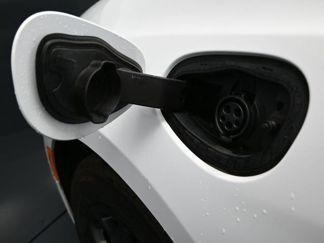 Certified 2024 Chrysler Pacifica Select image 16