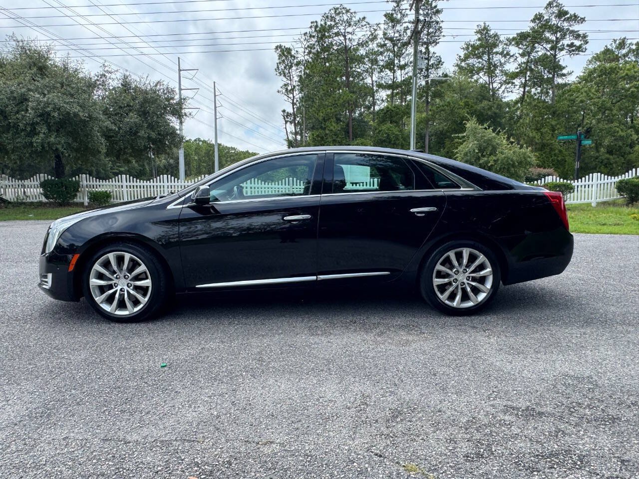 Used 2017 Cadillac XTS Luxury FWD image 3